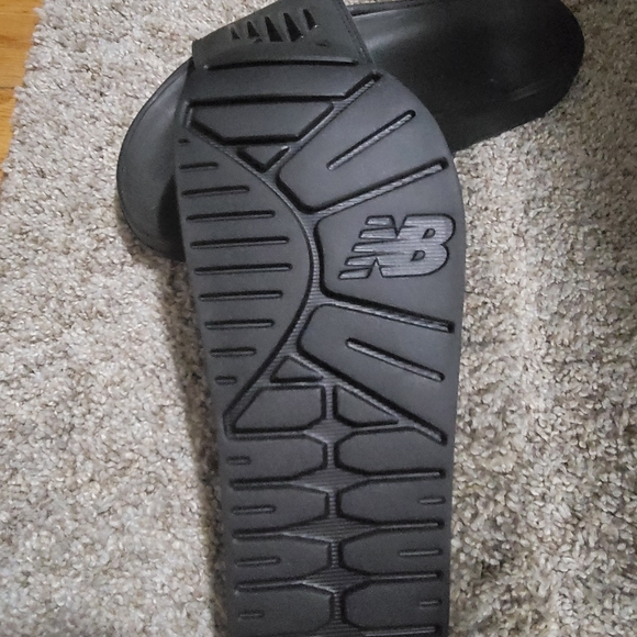 Womens under armour and new balance sandals - Picture 4 of 4